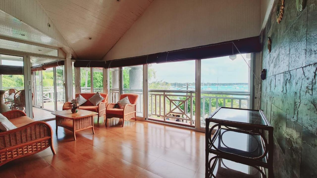 Beachfront Penthouse With Panoramic Ocean View กรองด์เบย์ ภายนอก รูปภาพ